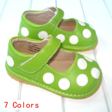 Зеленый с белыми точками Polka Squeaky Shoes # D122